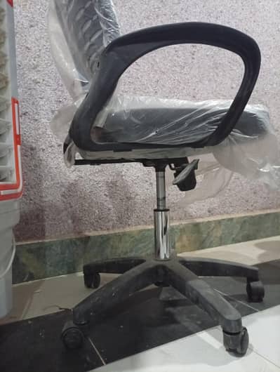 office chair available in new condition