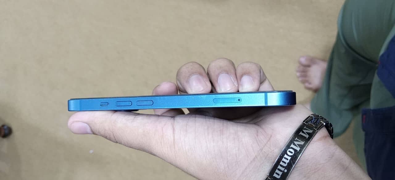 Apple iPhone 13 6