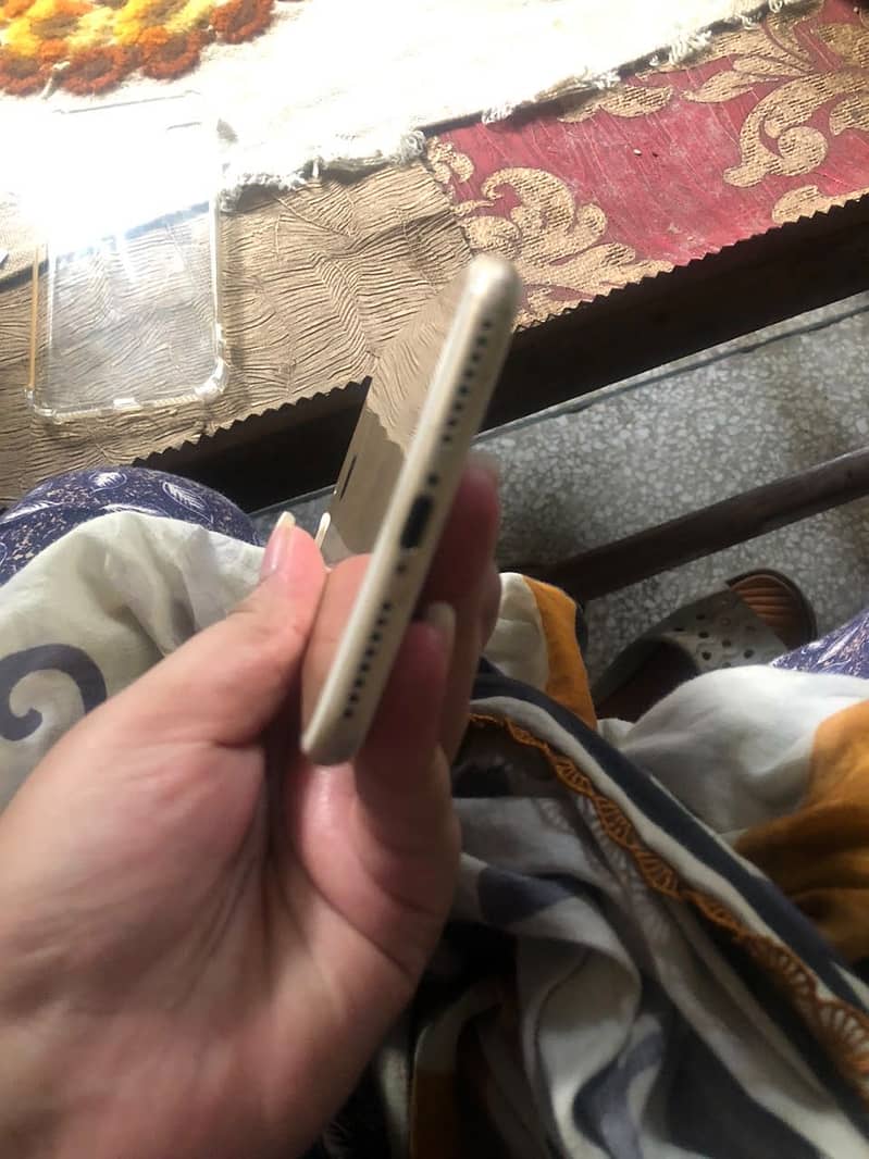 Apple iPhone 7 Plus 0