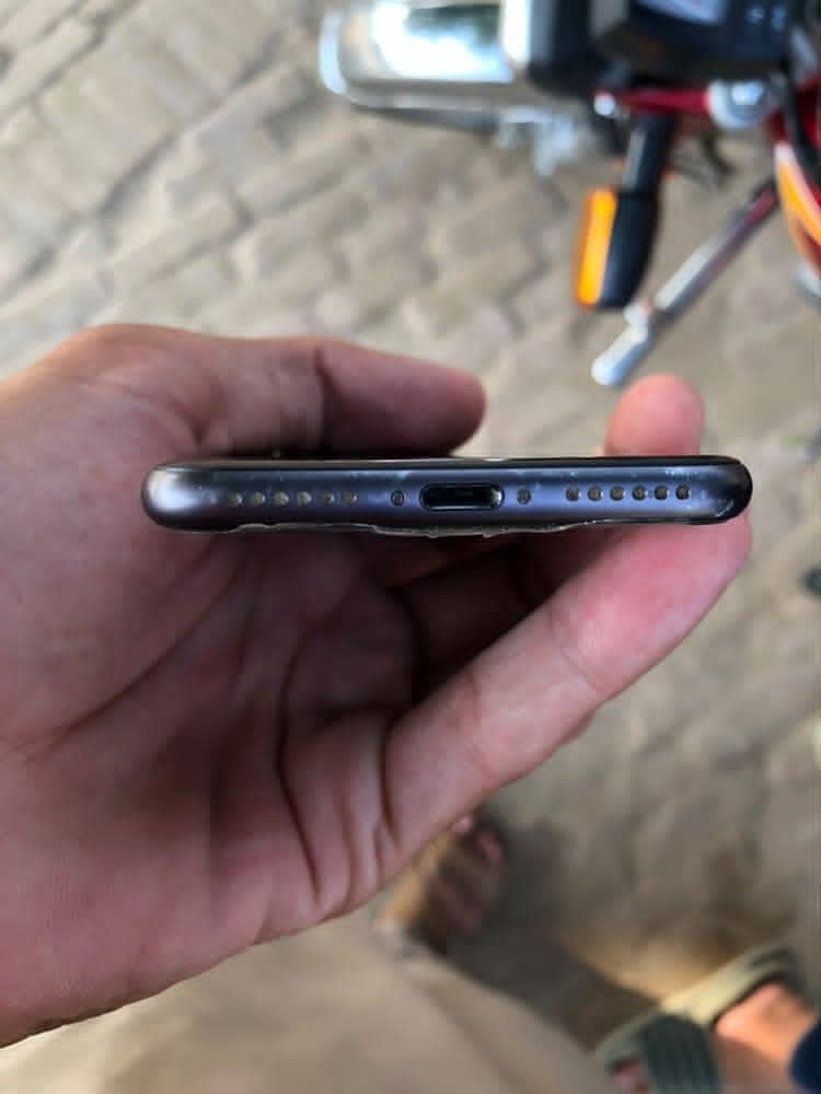iPhone 8 3