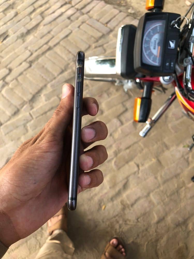 iPhone 8 4