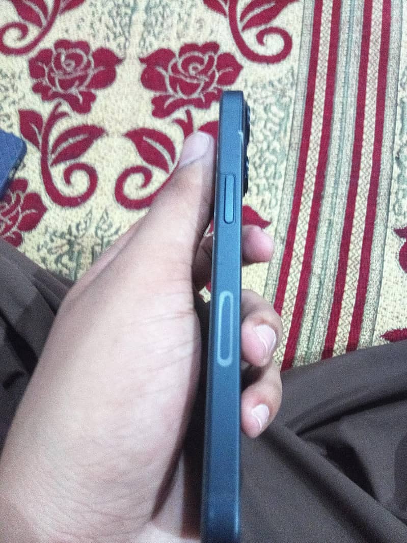 Apple iPhone 13 3