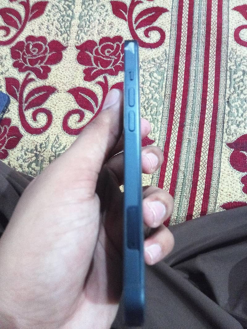 Apple iPhone 13 4