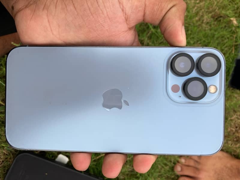 Apple iPhone 13 Pro Max 1