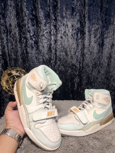 NIKE LEGACY 312