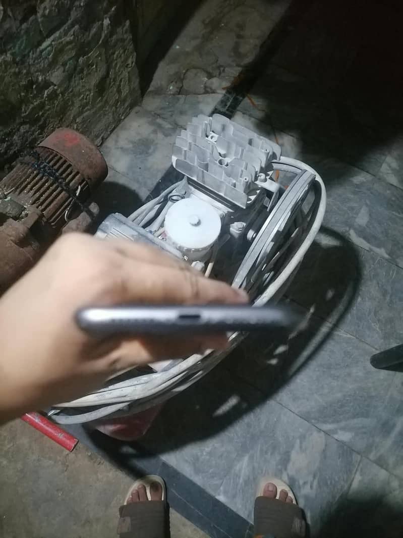 Apple iPhone 11 4