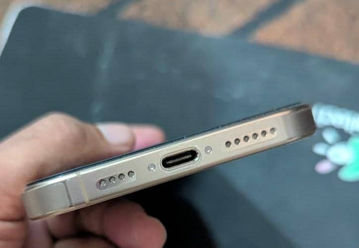 Apple iPhone 16 Pro Max 2