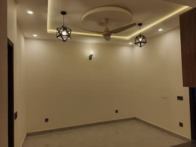 10 MARLA HOUSE FOR SALE.