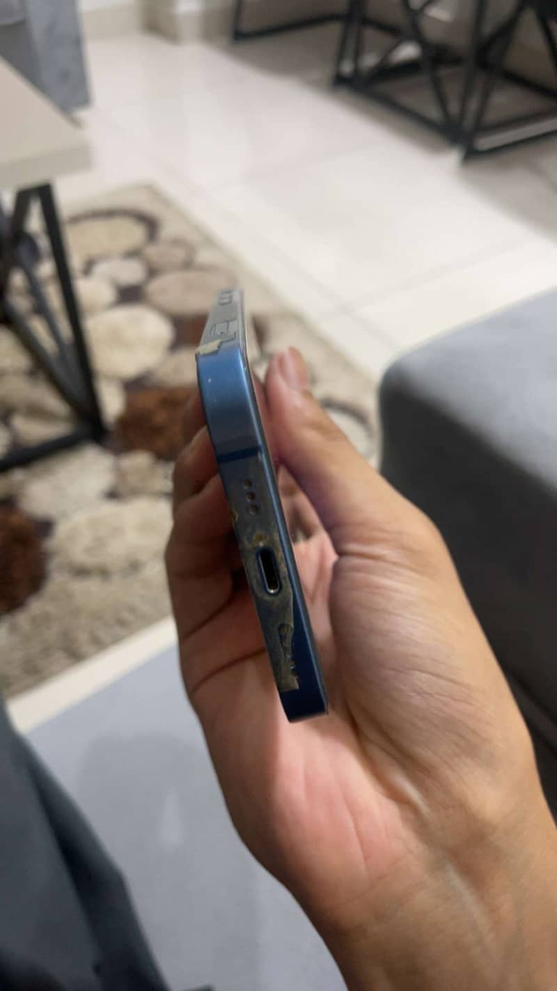 Apple iPhone 13 5