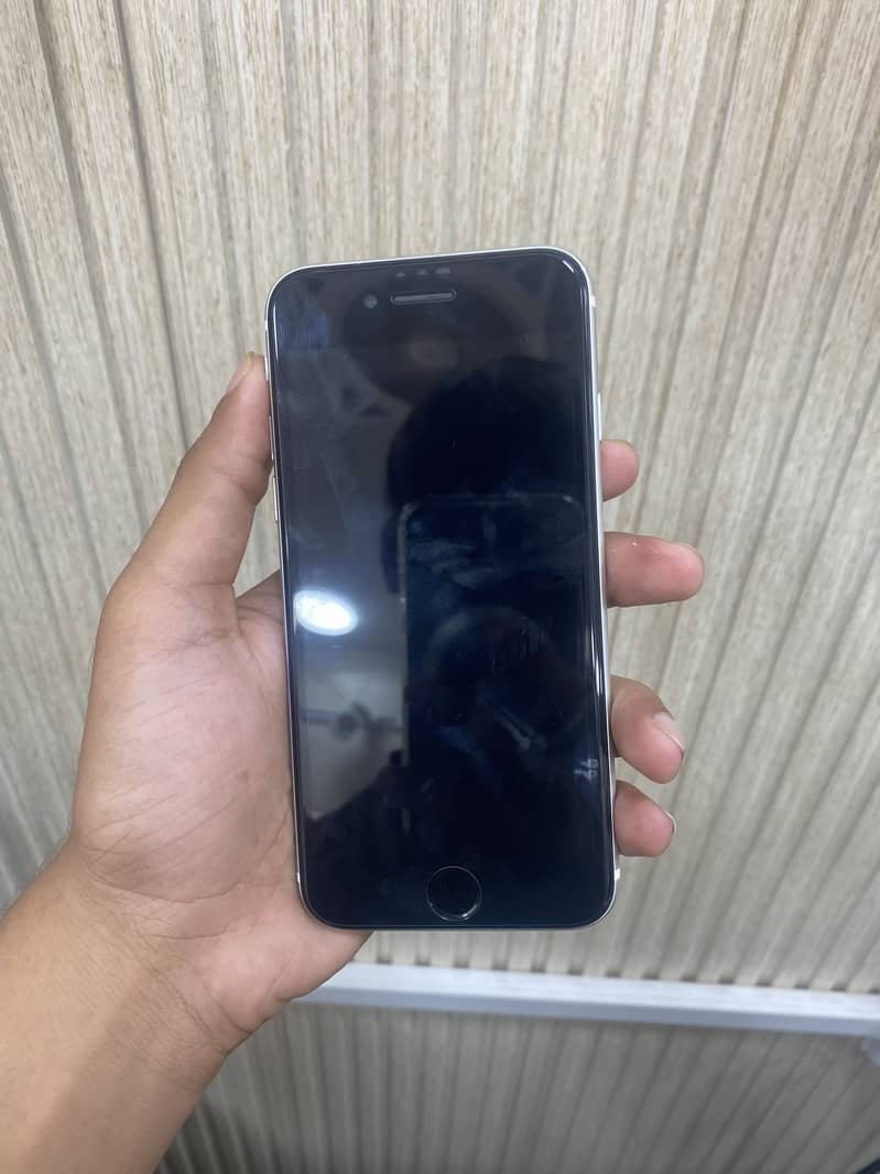 Apple iPhone SE 0
