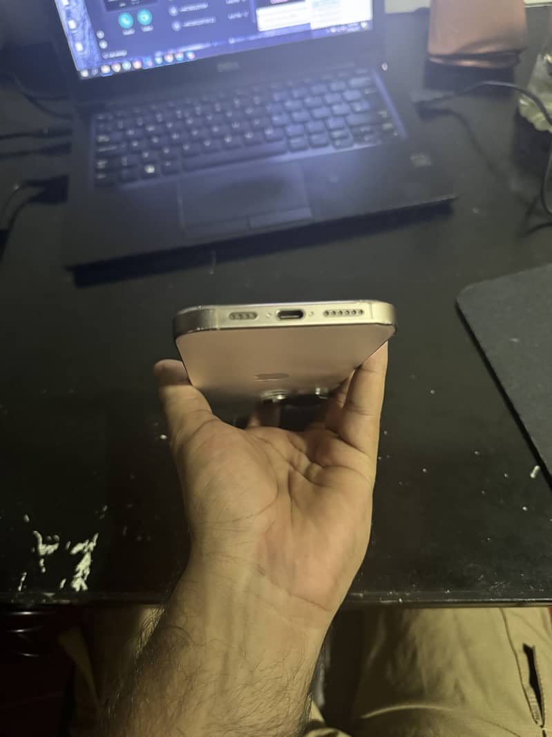 Apple iPhone 16 Pro Max 0