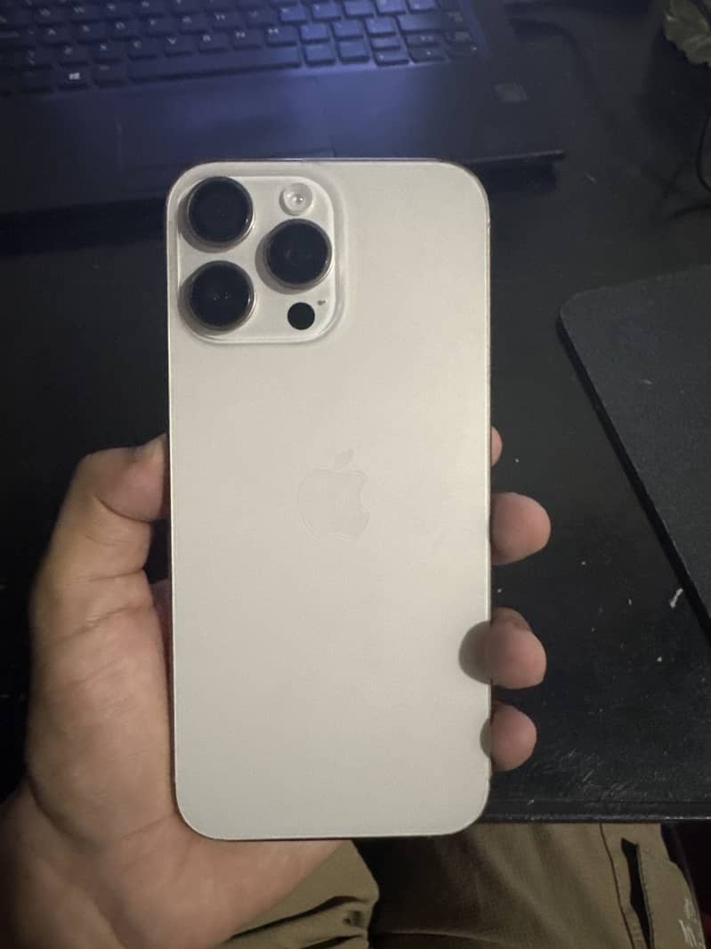 Apple iPhone 16 Pro Max 5