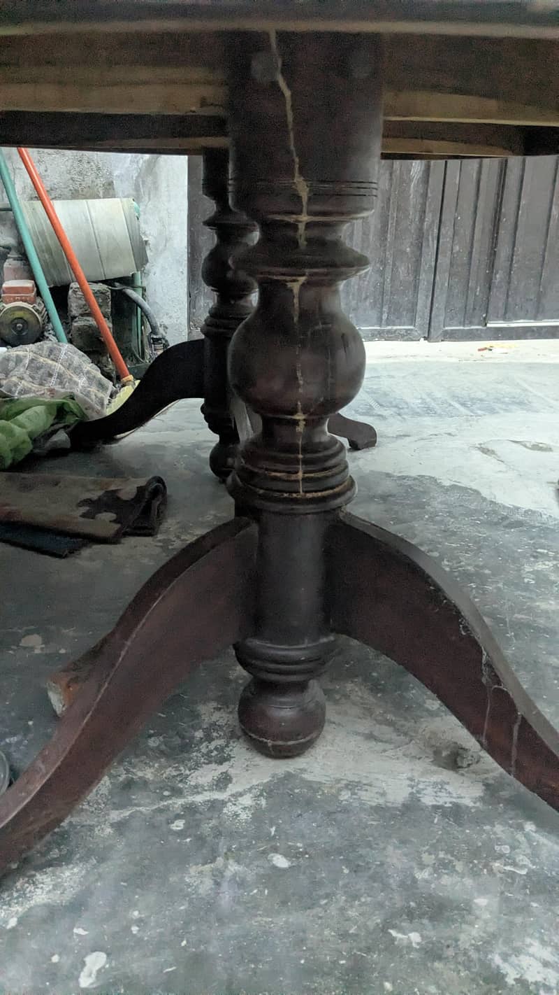dining table good condition 2