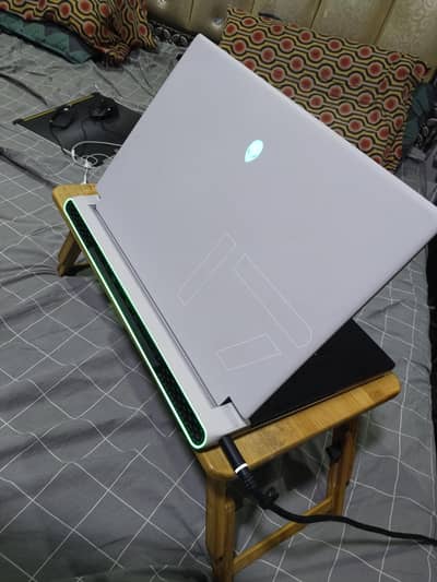 Alienware x17 r2 4k HDR 120hrtz display