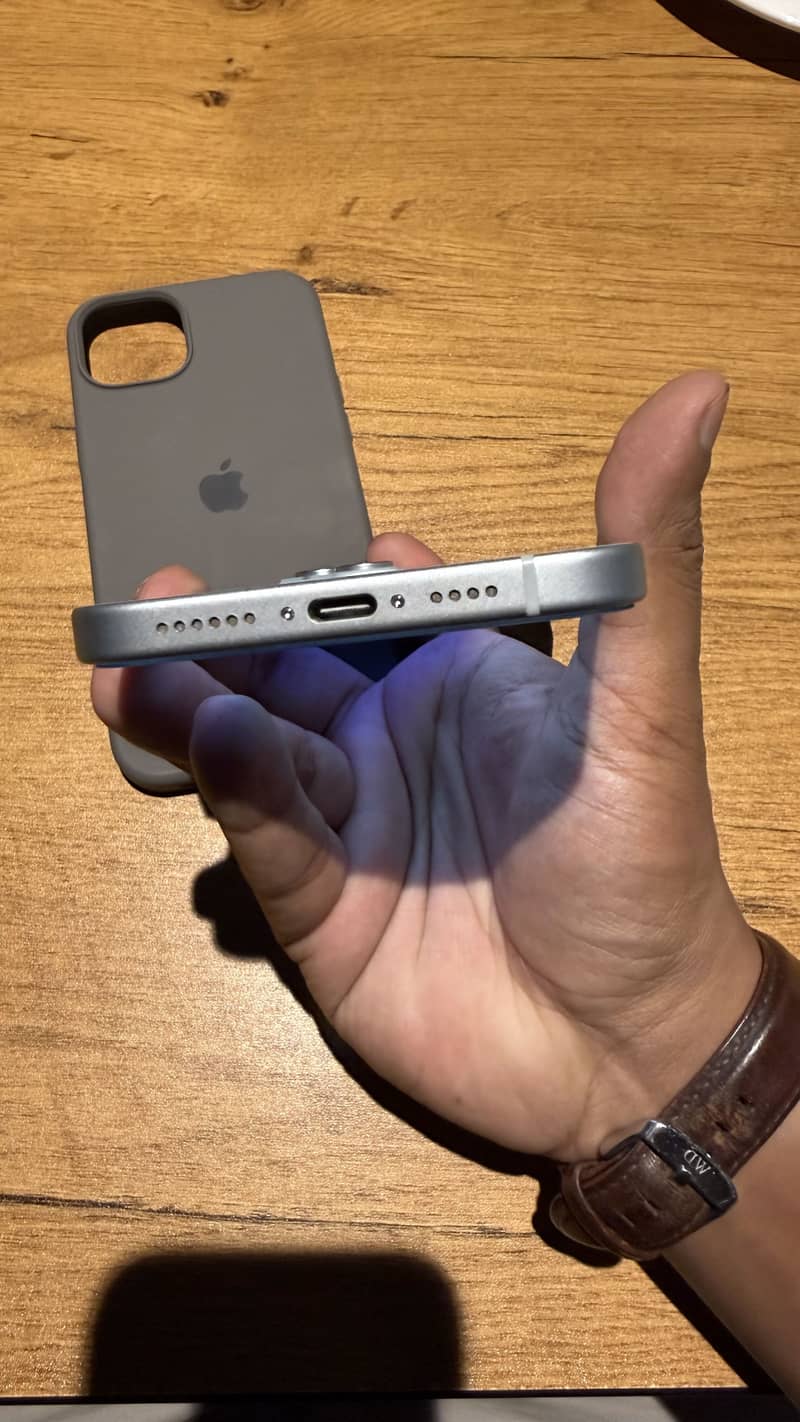 Apple iPhone 15 plus 4