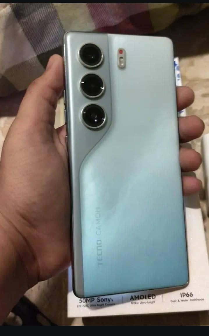 Tecno CAMON 40 Pro 1