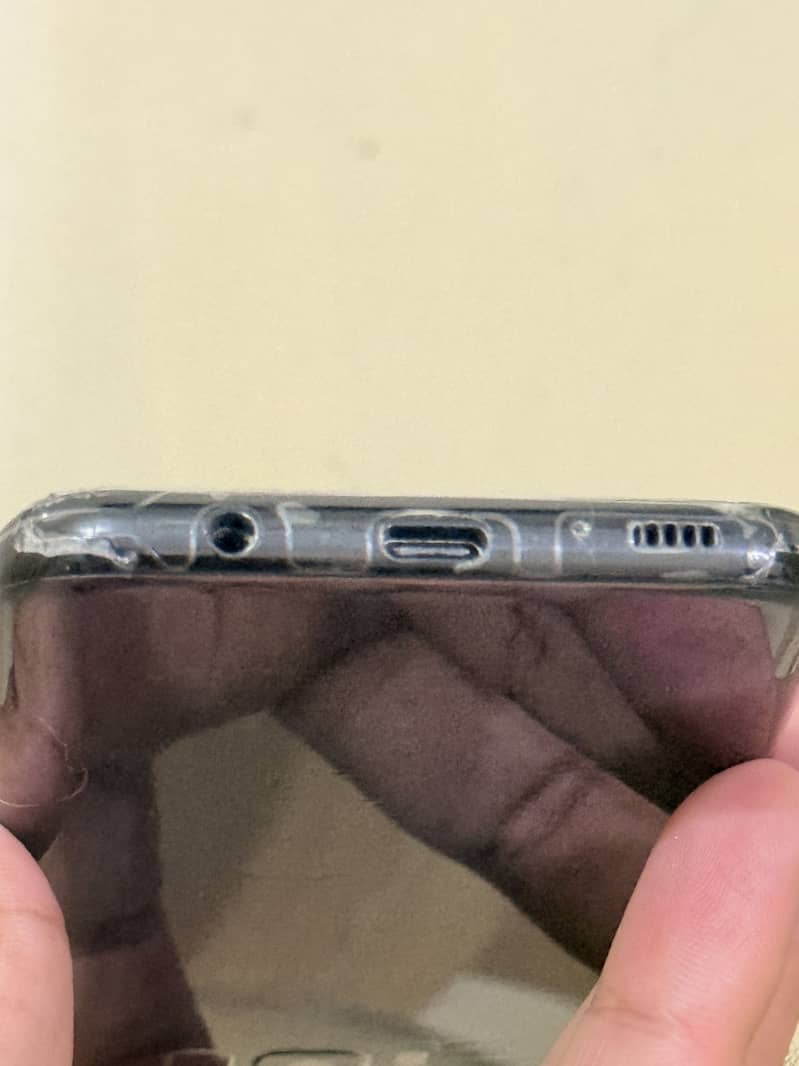 Samsung Mobile S8 Plus 3