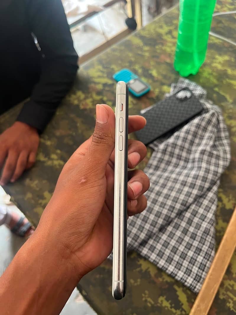 Apple iPhone 11 Pro Max 1