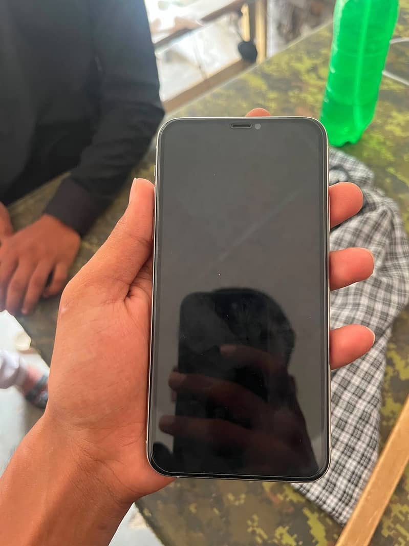 Apple iPhone 11 Pro Max 4