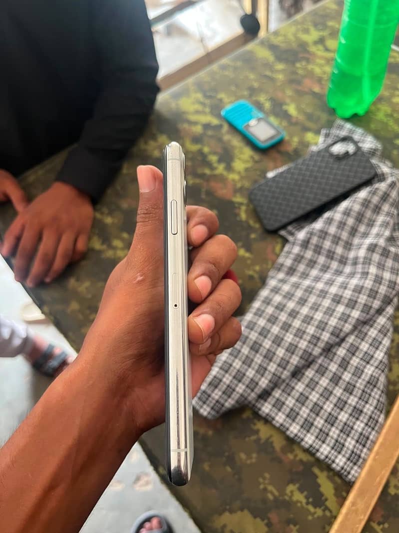 Apple iPhone 11 Pro Max 6