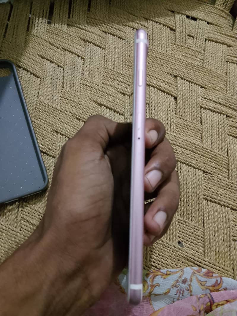Apple iPhone 7 Plus 4