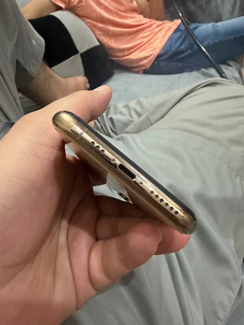 Apple iPhone XS 6