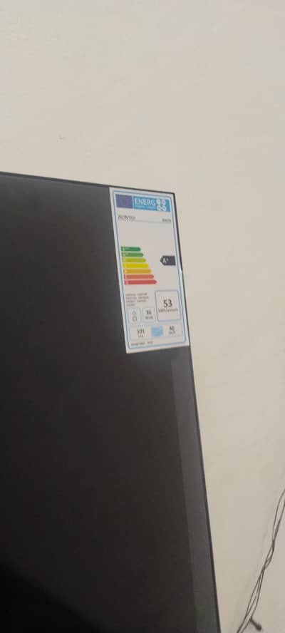 KONVO LED 40" & HAIER FRIDGE
