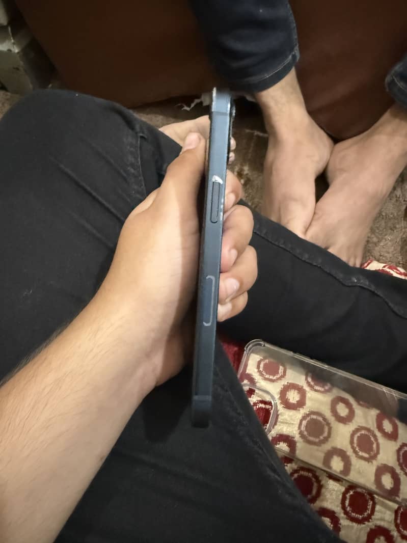 Apple iPhone 13 2