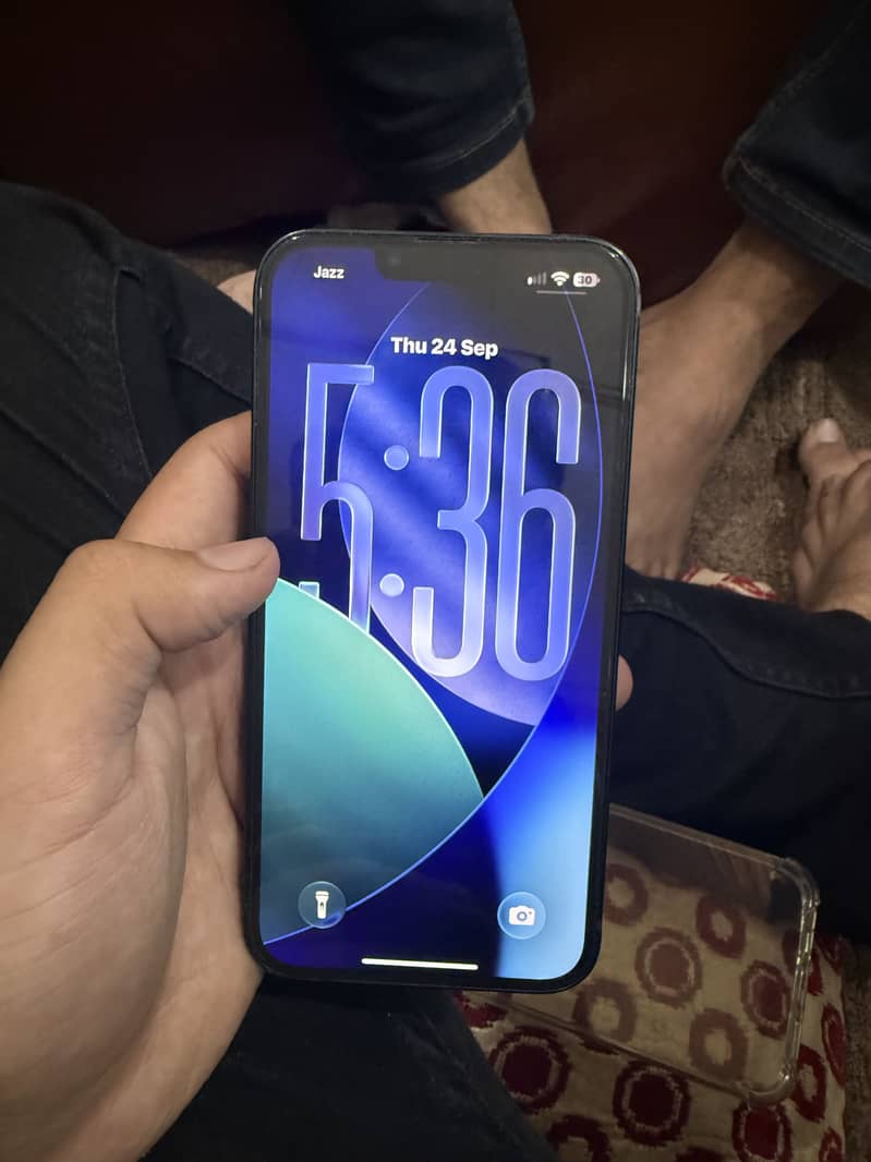 Apple iPhone 13 5