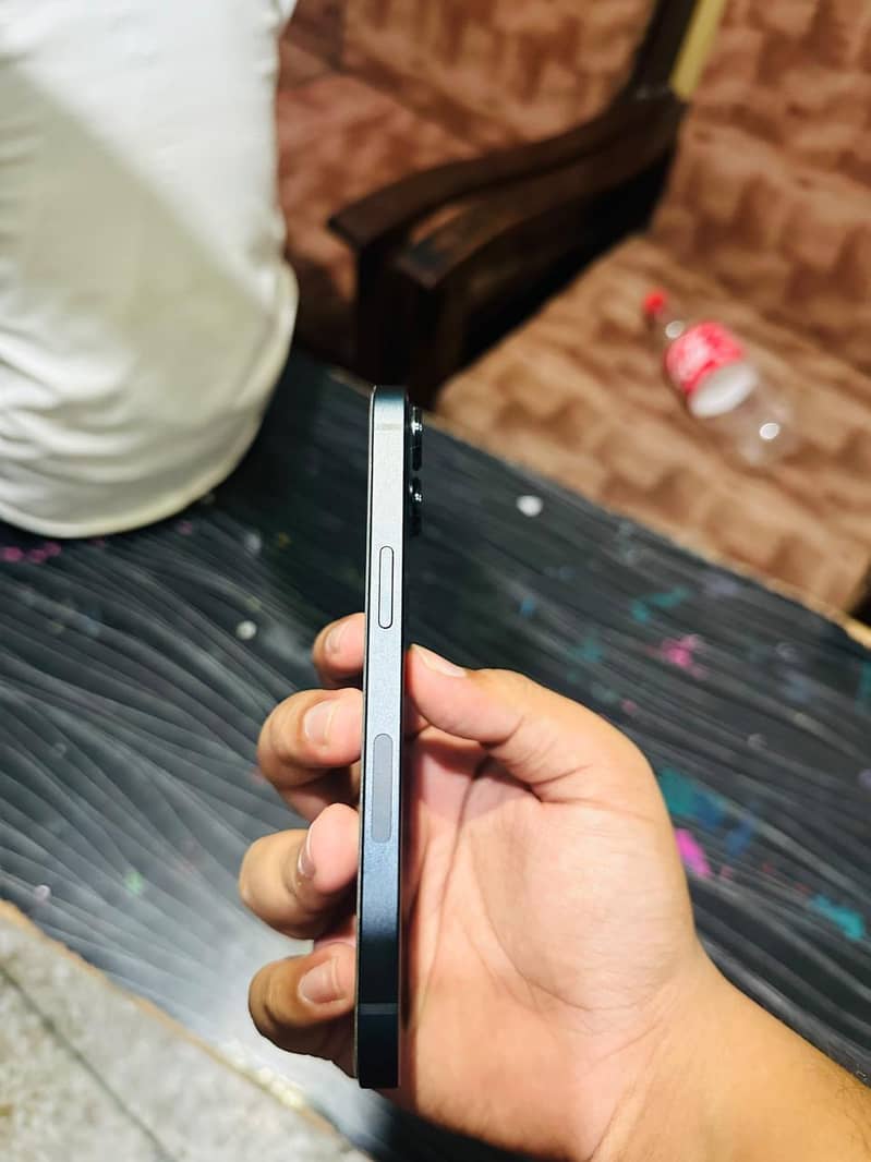 Apple iPhone 13 4