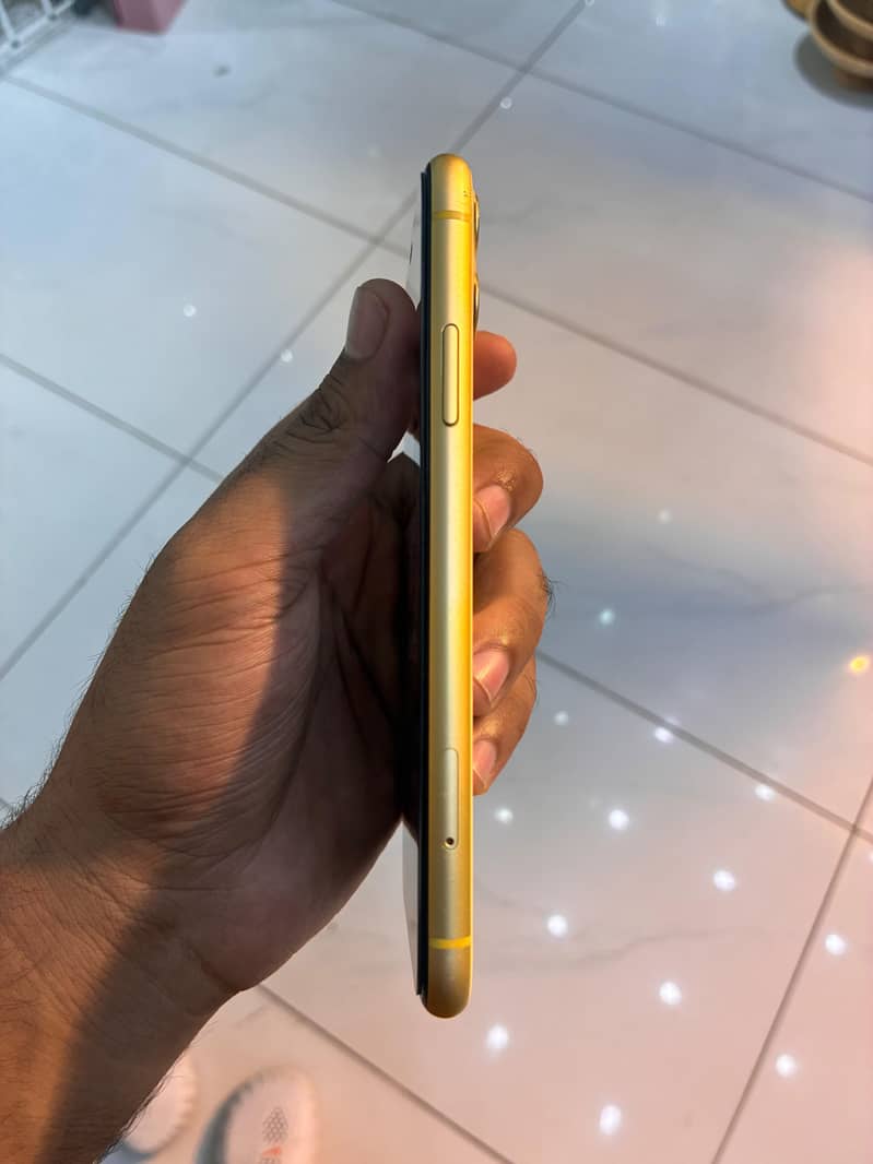 Apple iPhone 11 3