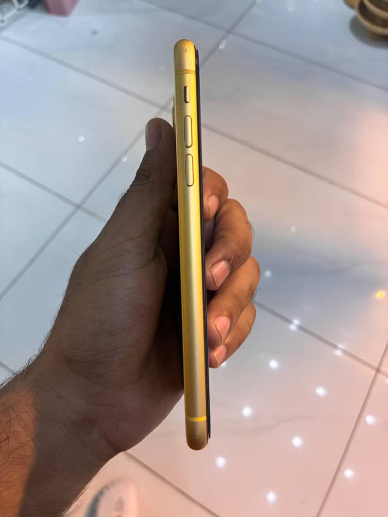 Apple iPhone 11 4