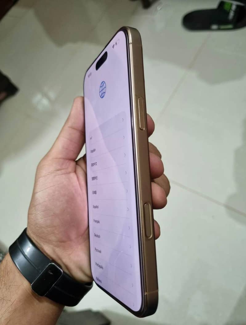 Apple iPhone 16 Pro Max 2