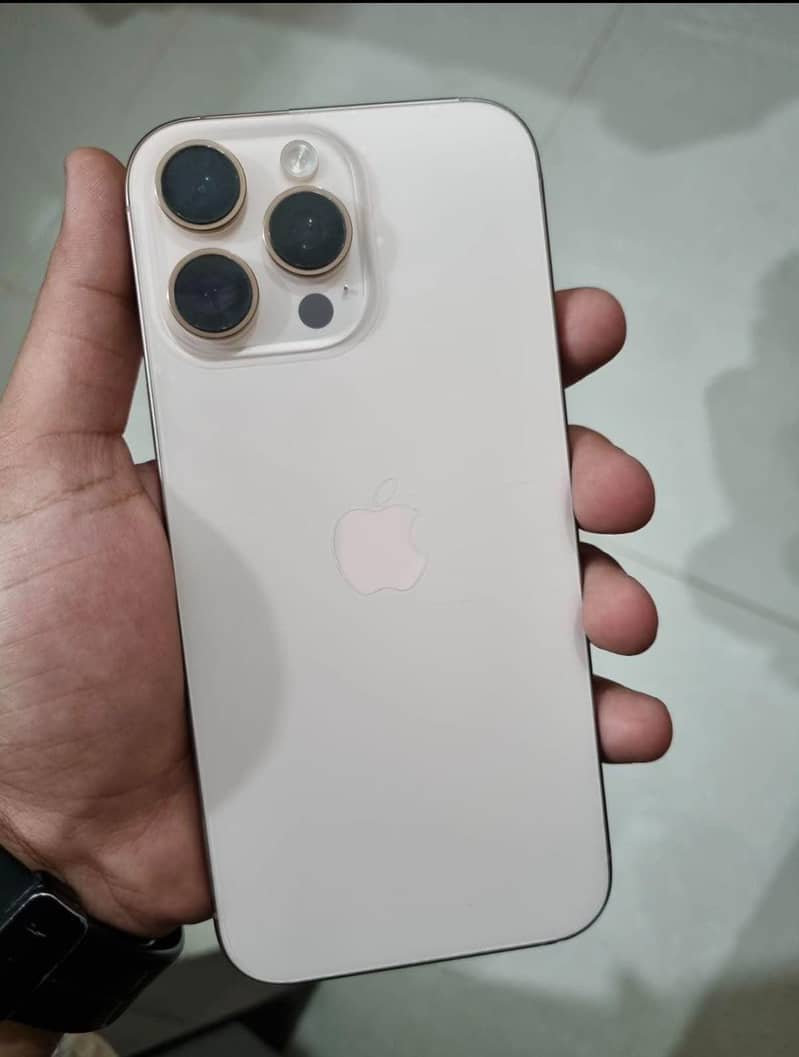 Apple iPhone 16 Pro Max 5