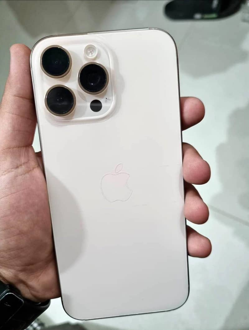 Apple iPhone 16 Pro Max 6