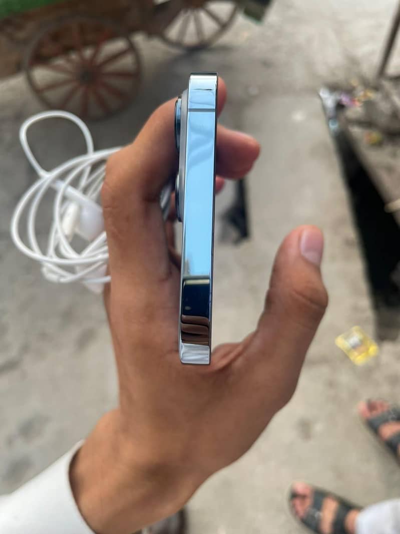 Apple iPhone 13 Pro Max 4