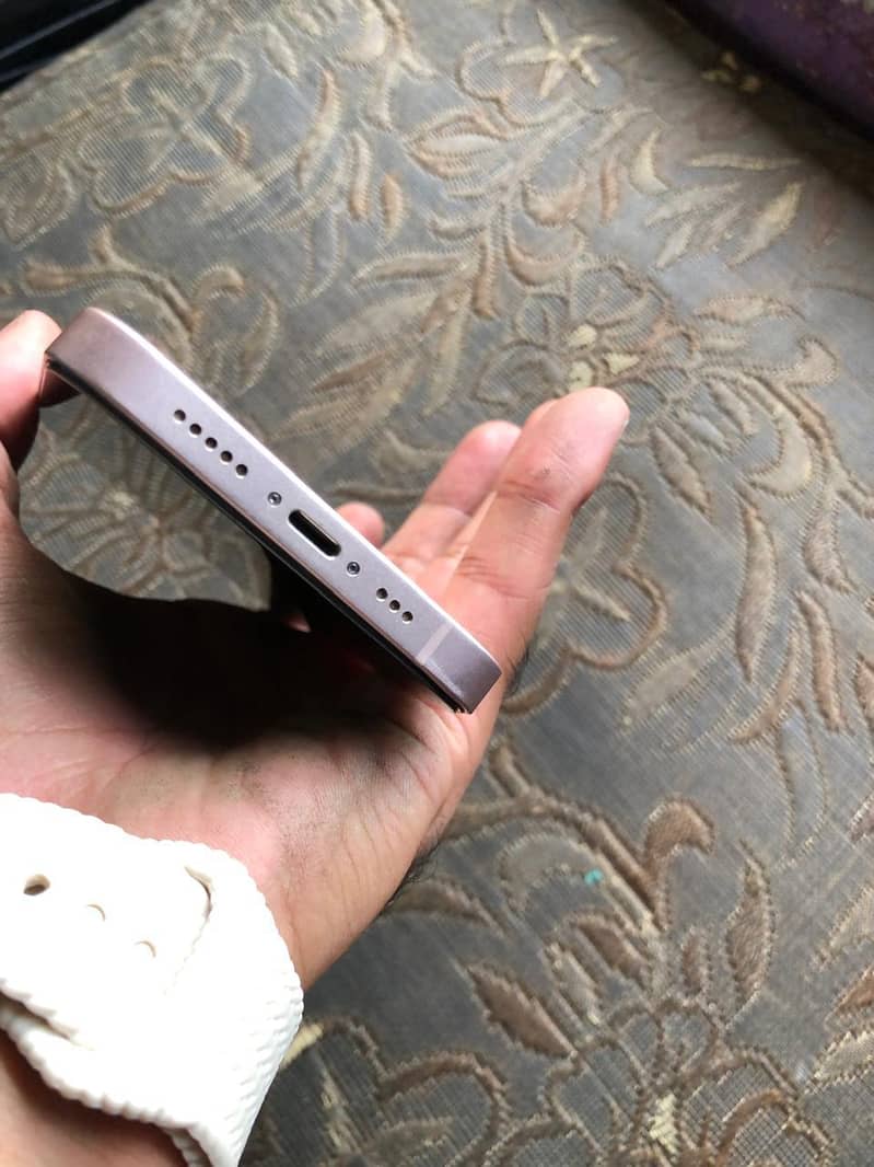 Apple iPhone 13 2