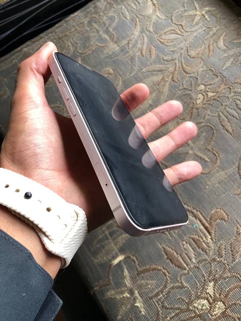 Apple iPhone 13 4