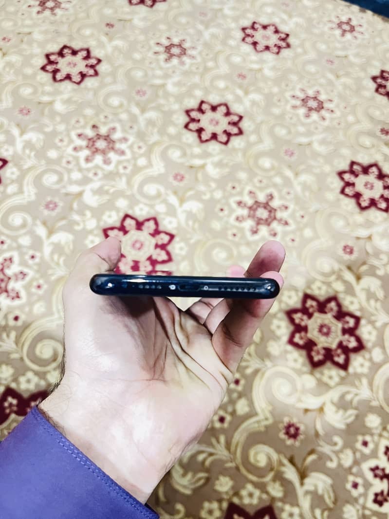 Apple iPhone 11 Pro Max 2