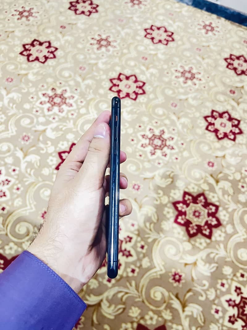 Apple iPhone 11 Pro Max 4