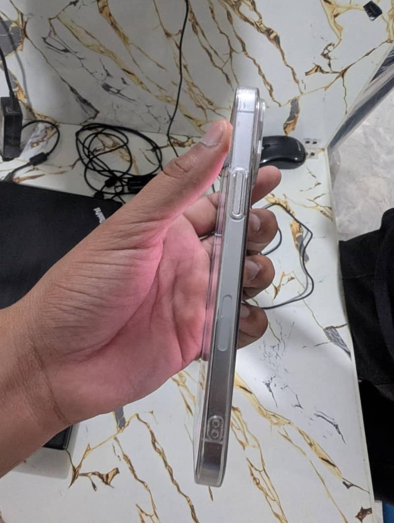 Apple iPhone 13 Pro Max 2