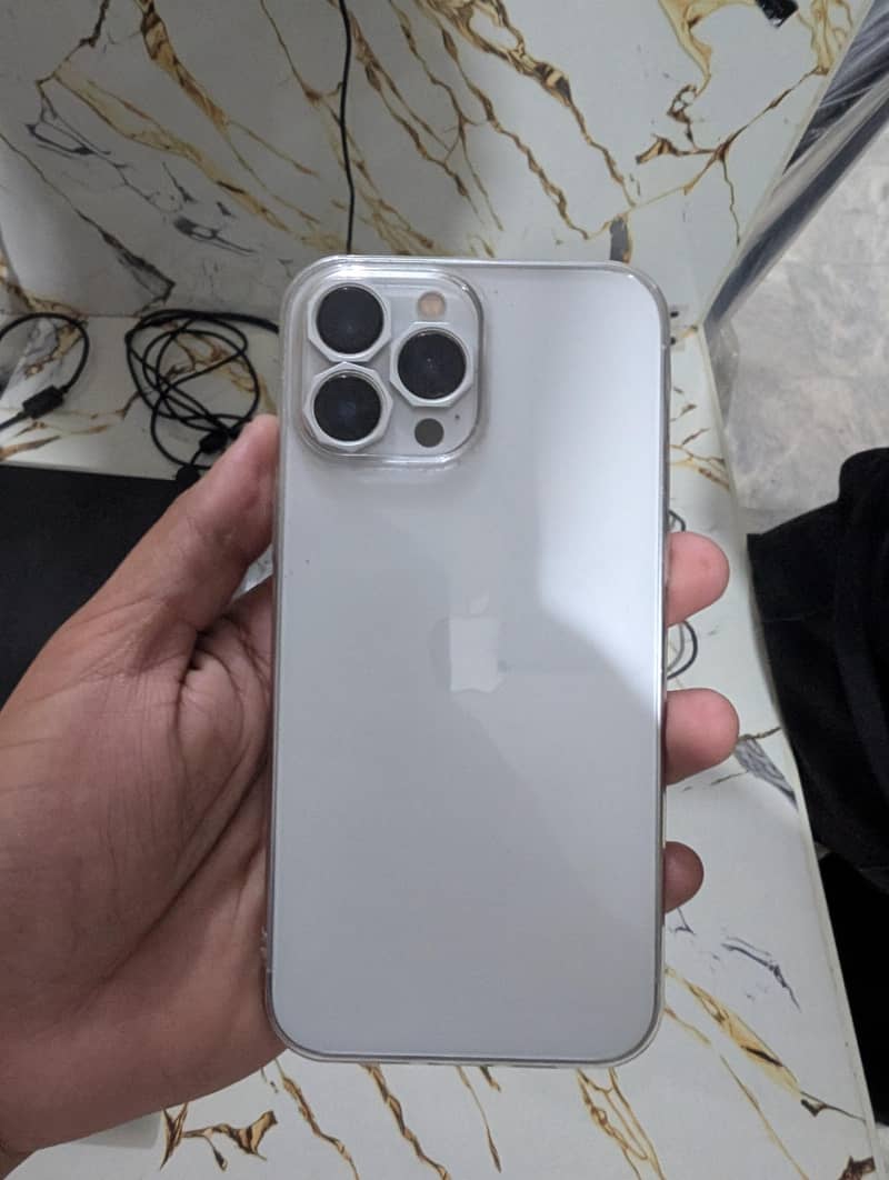 Apple iPhone 13 Pro Max 4