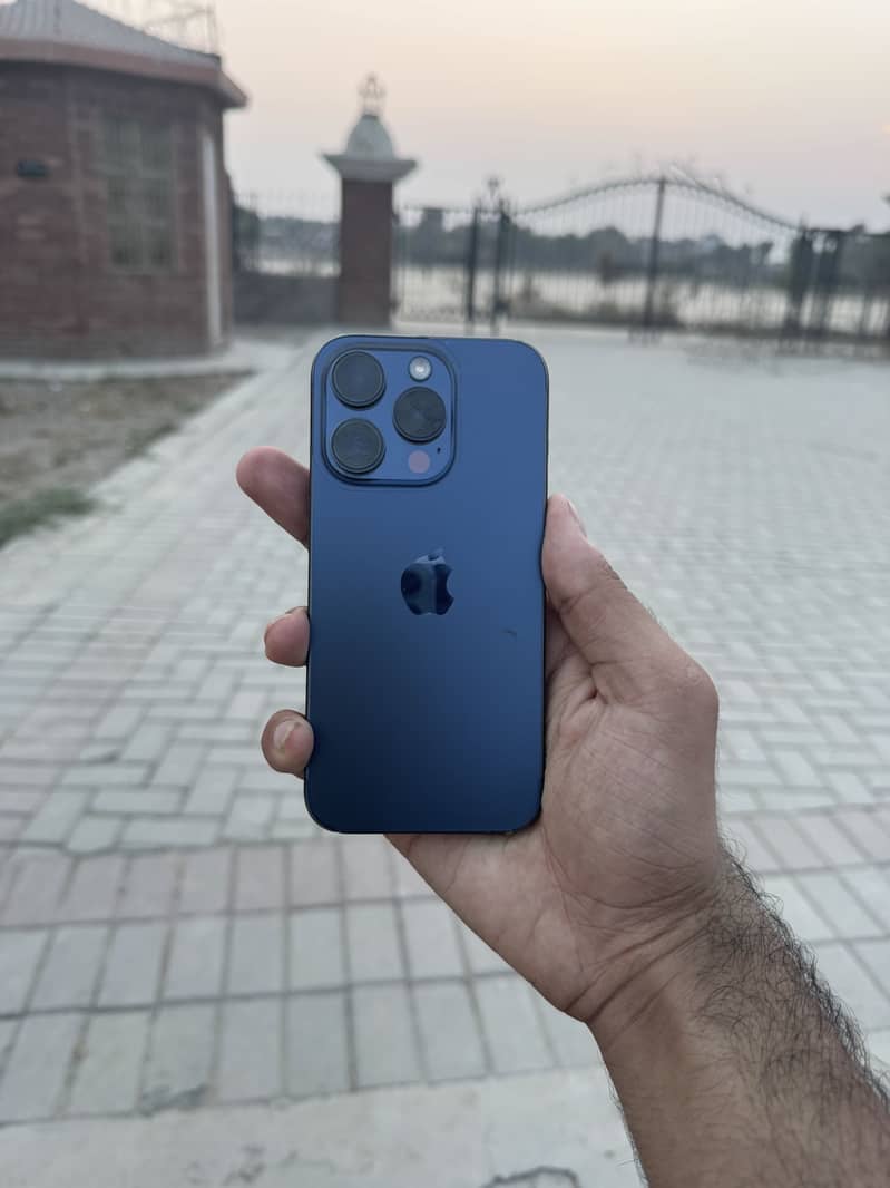 Apple iPhone 15 Pro 0