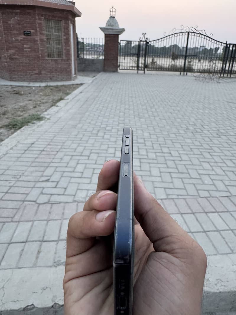 Apple iPhone 15 Pro 1