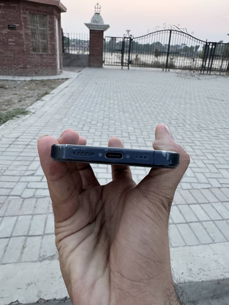Apple iPhone 15 Pro 3