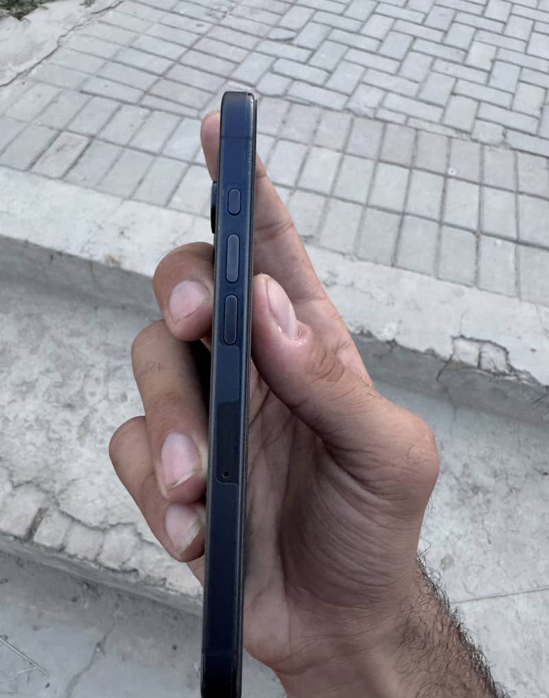 Apple iPhone 15 Pro 4