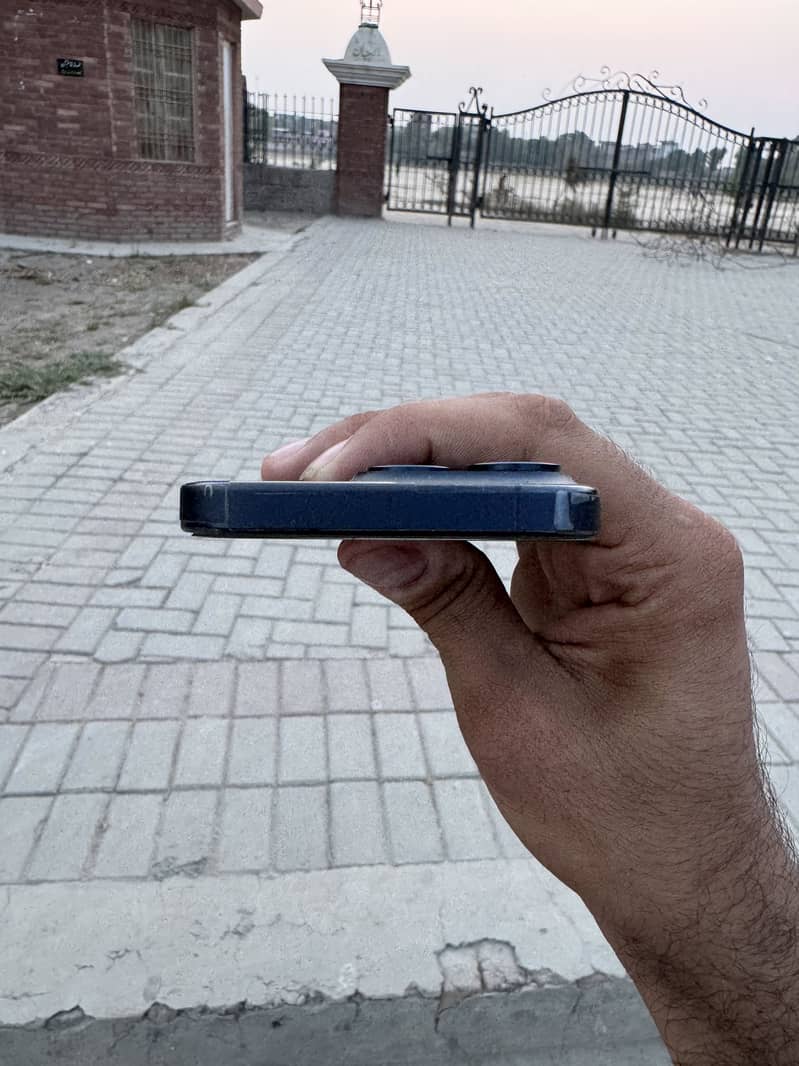 Apple iPhone 15 Pro 6