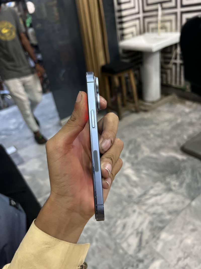 Apple iPhone 13 Pro 2