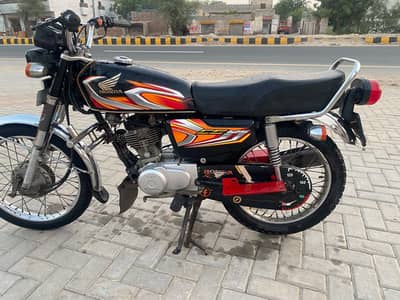 I want to sell my Honda CG125 2021/22 in lush condition