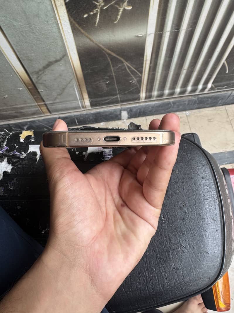 Apple iPhone 16 Pro Max 5